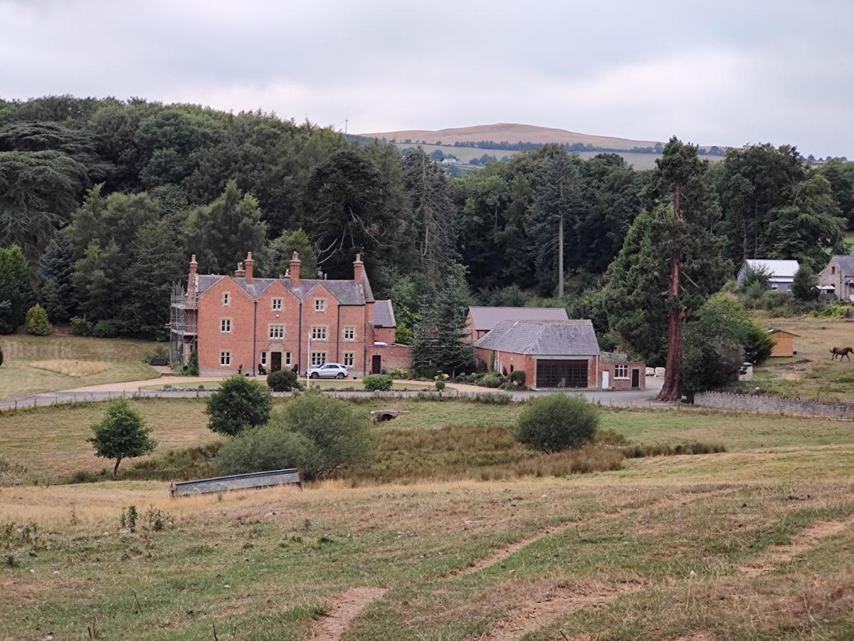 The Stables At Eriviat Hall Henllan  Exterior foto