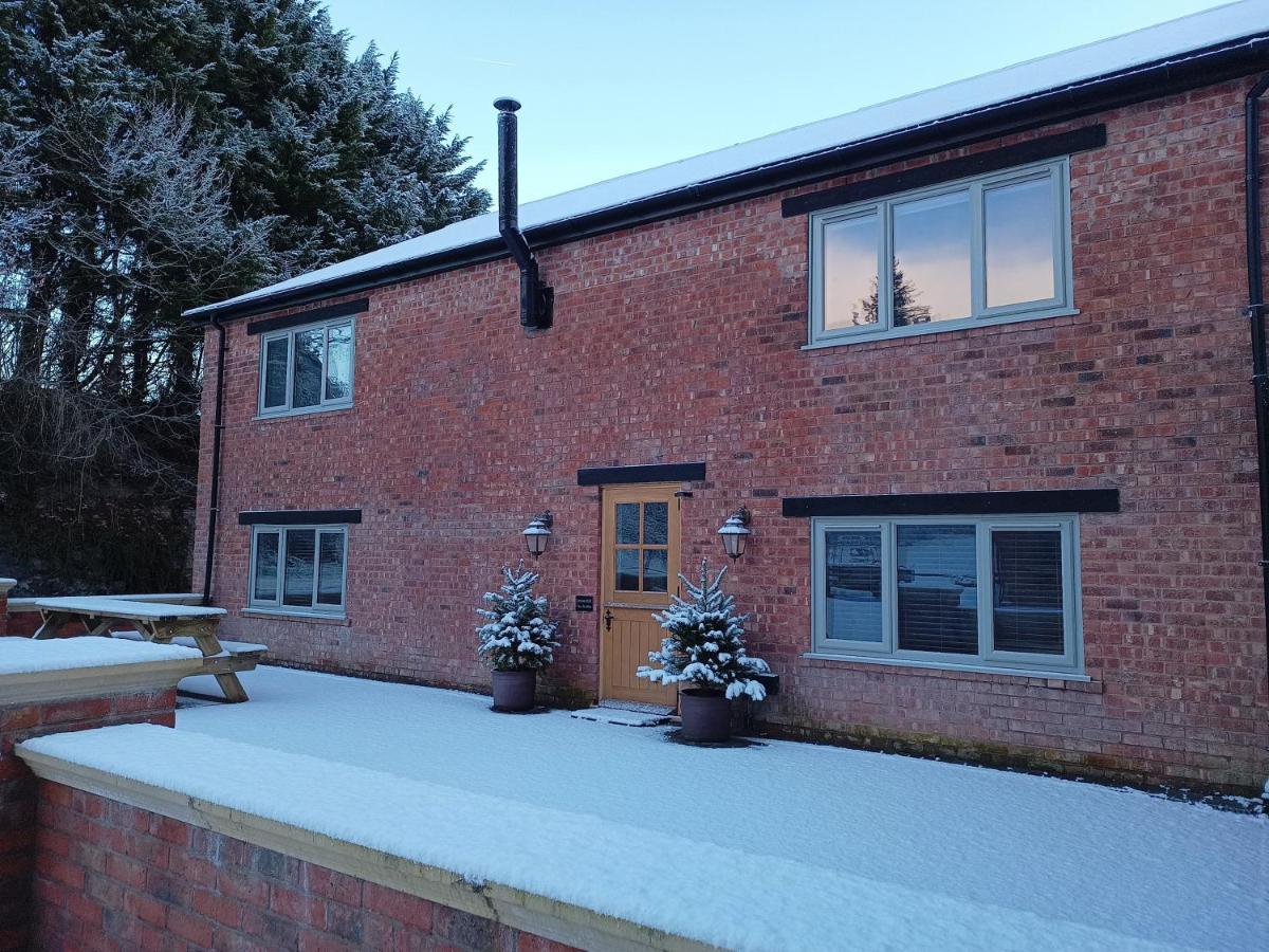 The Stables At Eriviat Hall Henllan  Exterior foto